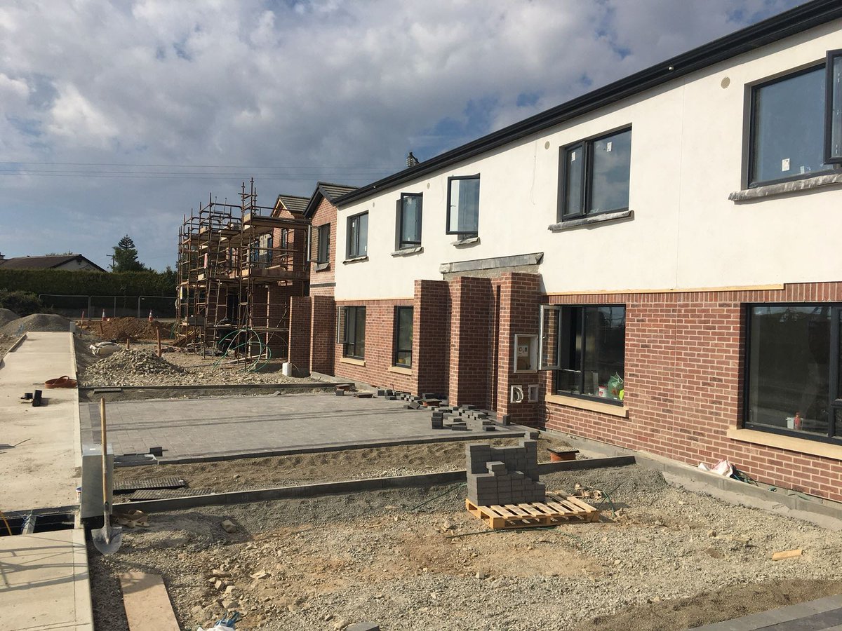 JouleIE's tweet photo. Great to see much needed quality housing being built! Busy day supplying #Joule #SmartPlumb cylinders, rads and heat pumps to #RoxboroughManor #newbuild in #Mulgannon, #Wexford.
#plumbing #heating #housing https://t.co/uxUwWyFGIn