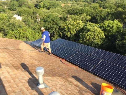 GoFanPRO's tweet image. The Fannin Crew helping provide clean energy, by keeping your solar panels clean and efficient. 
Please RT
#Rollingwood #cleanenergy #clean #soapy #SolarEnergy #solarpower #rooftop #Dirtyjobs #Professional #SafetyFirst