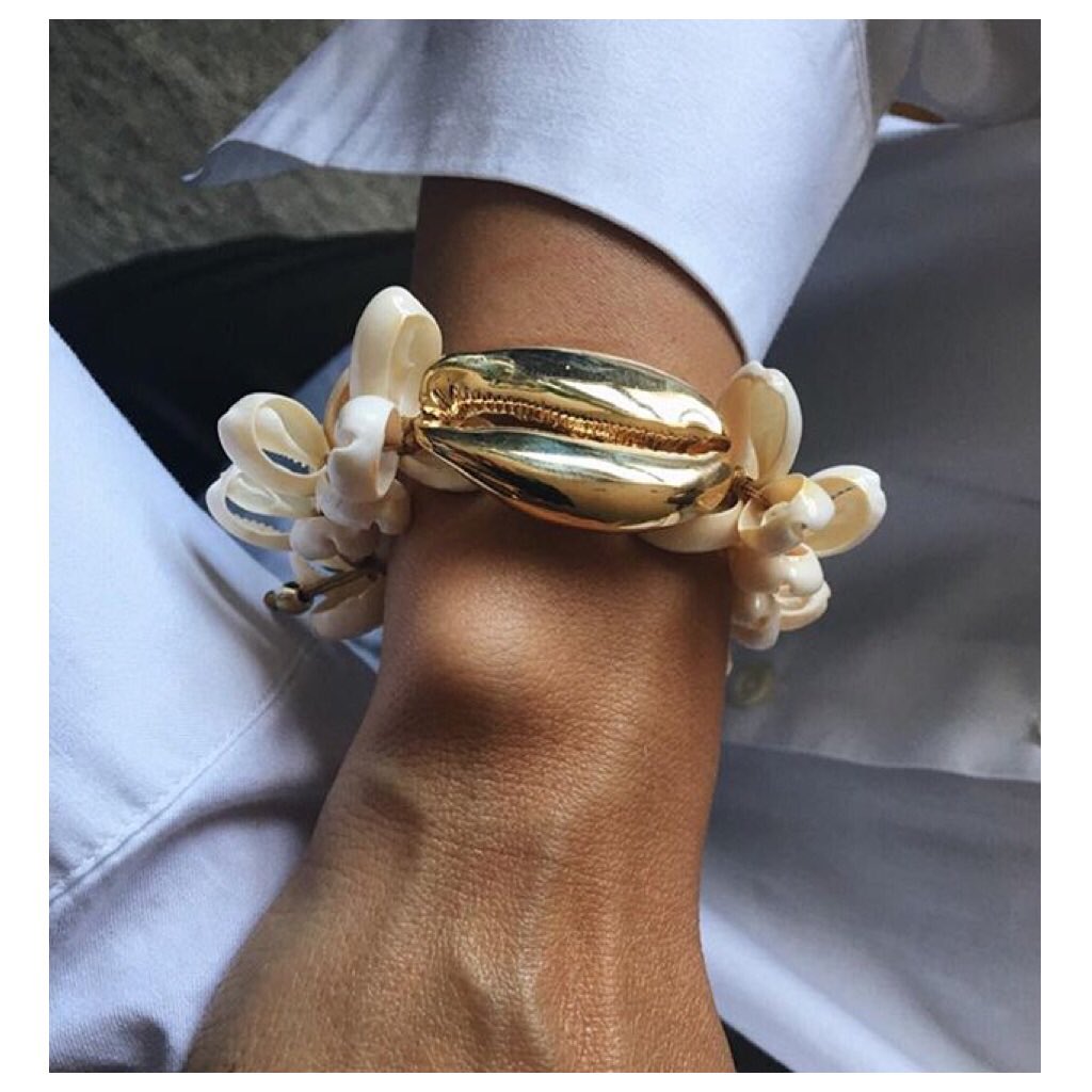 Calling all beach &amp; Jewellery lovers 🐚🏖#jewellerycrush  #watchoutforthisbrand @tohumdesign #shelllovers #shellbracelet #beachjewellery #beachaccessories #tohumdesign #thejewelleryrm
