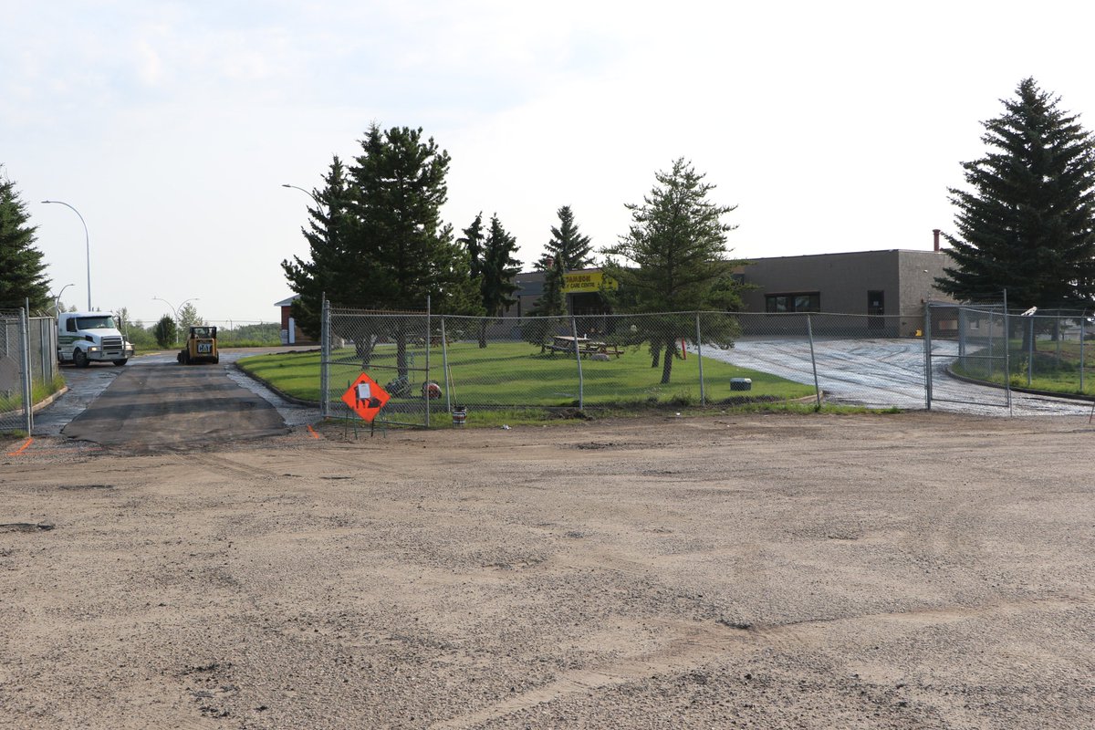 SamsonCree's tweet photo. #Conash Paving the @SamsonCree Daycare. Hai Hai !! #FirstNations #Maskwacis #SamsonFirstNation https://t.co/ZB6XhpL4qv