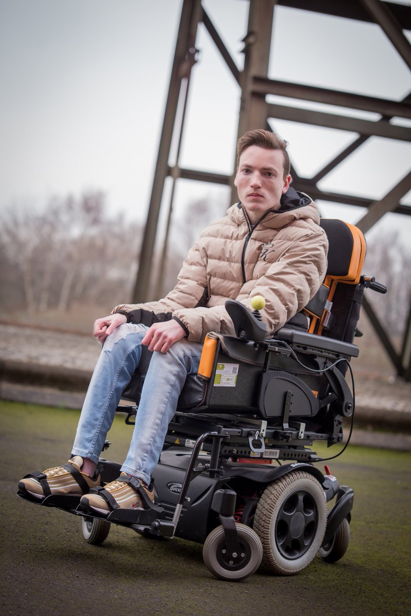 rotherhamtiser's tweet image. Teenager Alfie has designs on modelling success #Thrybergh #Rotherham
tinyurl.com/y8moq7n5