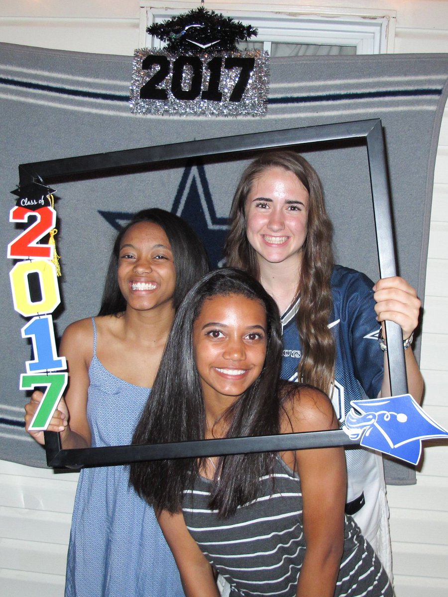 NancyMartin82's tweet photo. Happy Birthday Kyah!! You’re such a great friend! Love you!!💙 @itskyahh https://t.co/sKEjcnUJlC