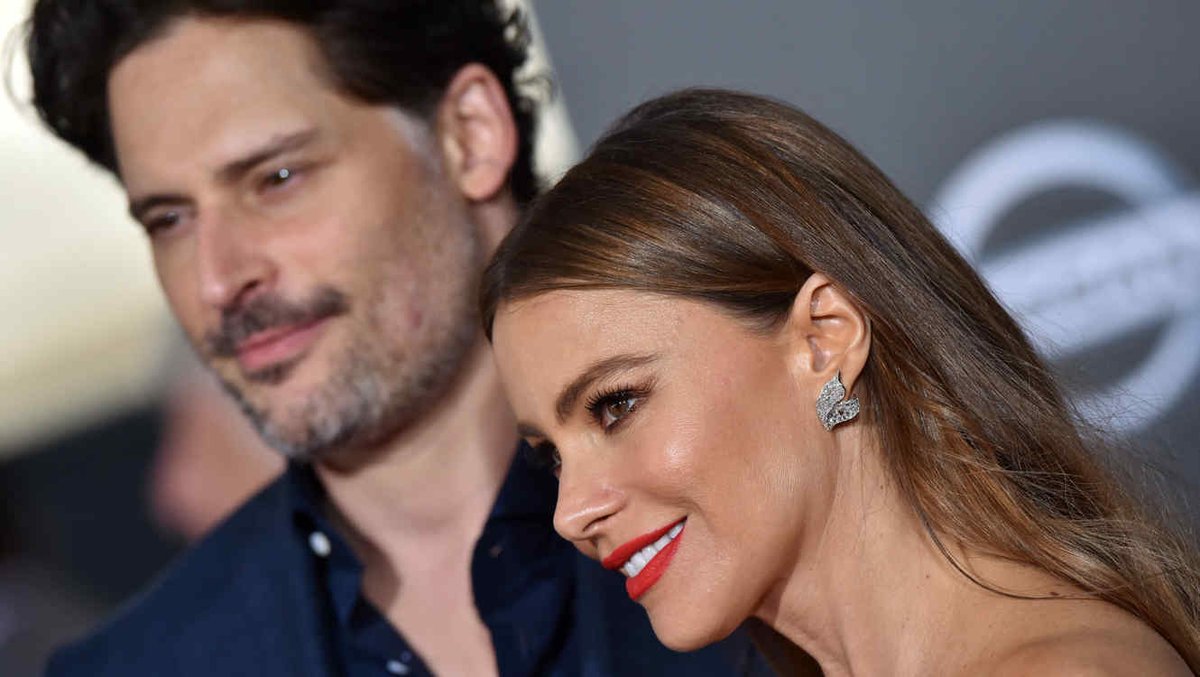 Sofía Vergara y Joe Manganiello se pusieron muy cariñositos en el mar. #Mérida 😯😱👀👩‍❤‍💋‍👨❤
Entérate aquí: ow.ly/bbSX30l8bmo