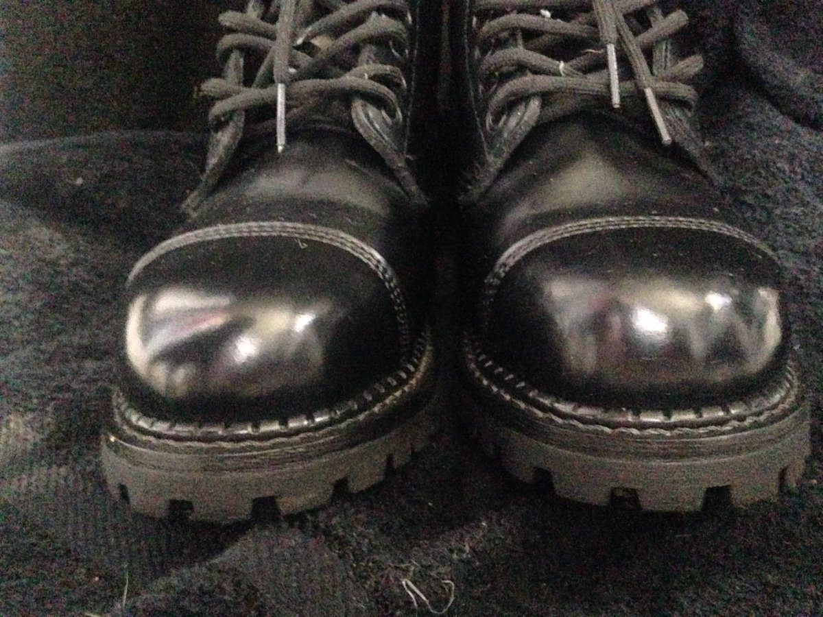 pup_peri's tweet photo. A shiny pair of boots for the cinema tonight #boots #bootblack #saphir #grinders #humanpup #bootpup https://t.co/ATe3guOkPb