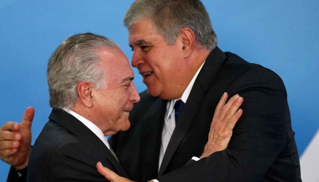 CearaNoticia's tweet photo. Crise da direita: ala de Temer propõe tribunal golpista superior ao STF - https://t.co/R9OY92DUvM https://t.co/TWnSp8GrlH