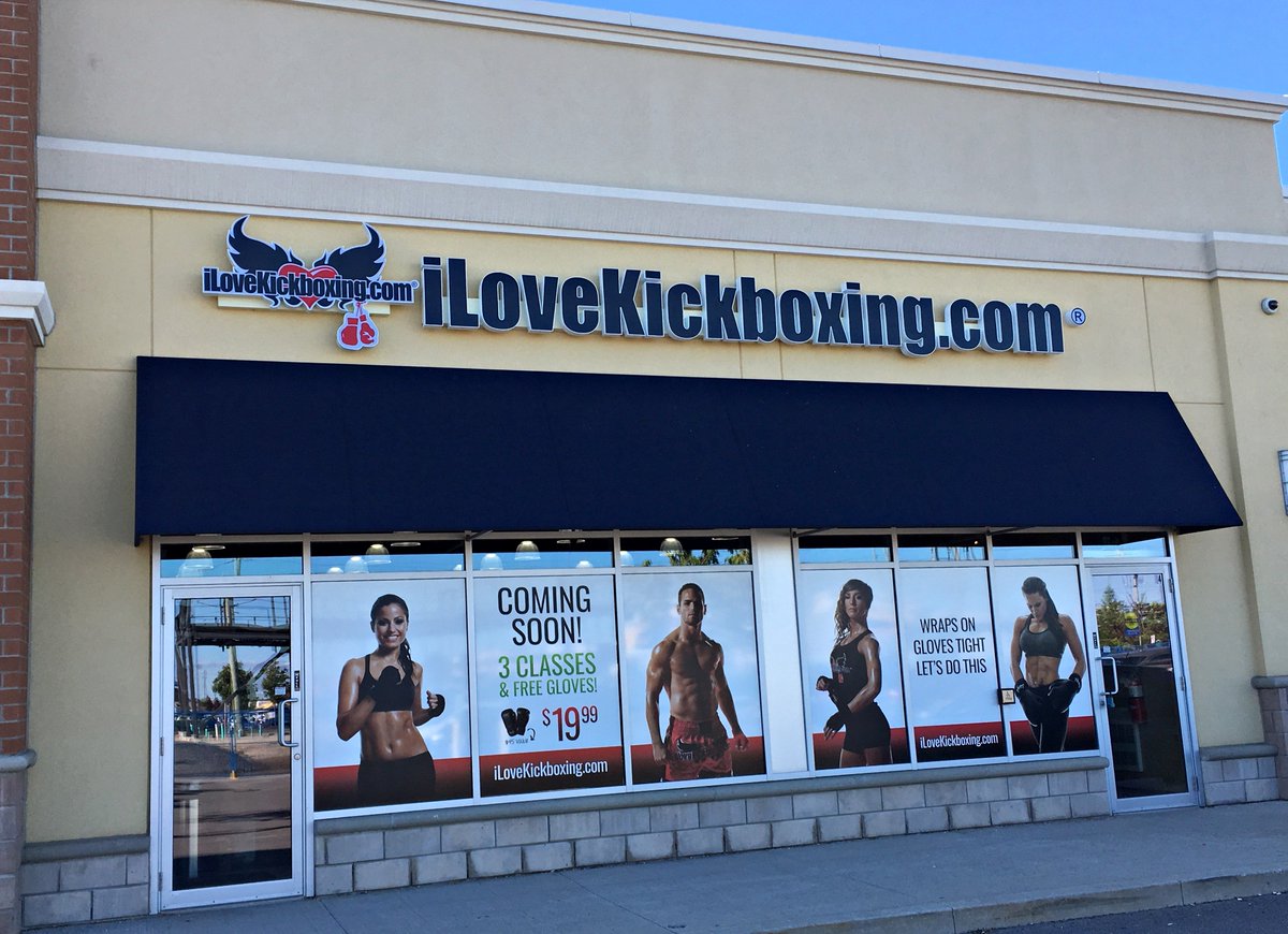 SpeedproCanada's tweet image. Fantastic store front signage completed by Speedpro Imaging Burloak! Getting this business noticed!