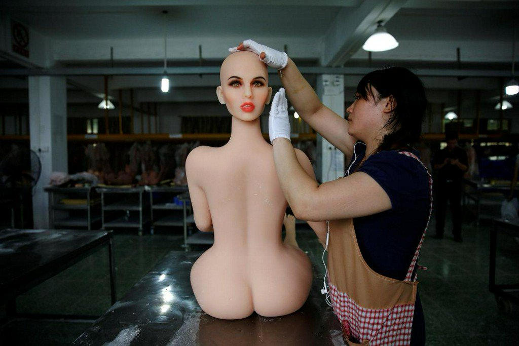 naomi sex doll Los Explains His Connection to a Sex Doll main image 0