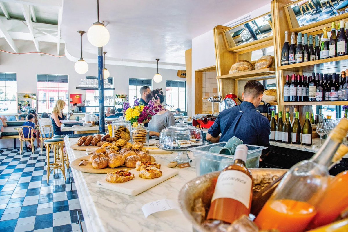 USFoods's tweet photo. Goodbye August slump! Get tips on boosting #summer sales with our #allstarchef & former @acfchefs president @ChefTomMacrina 📷 @junesallday: https://t.co/CA7H5IhNqD https://t.co/gofoGG0uAl