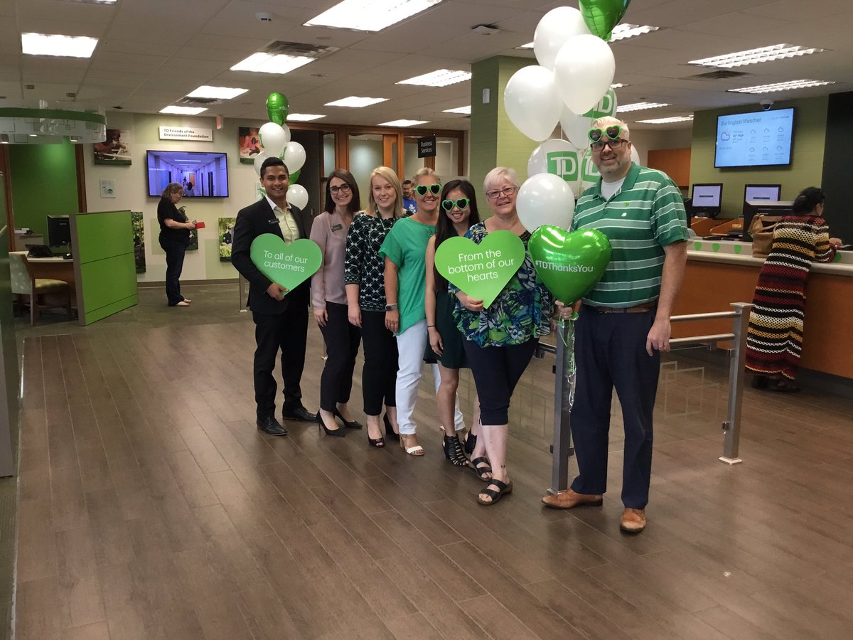 joancollin2's tweet photo. Celebrating our customers today. #TDThanksYou @TD_MSnow @AIacobelli_TD https://t.co/fTOdsB6bvx