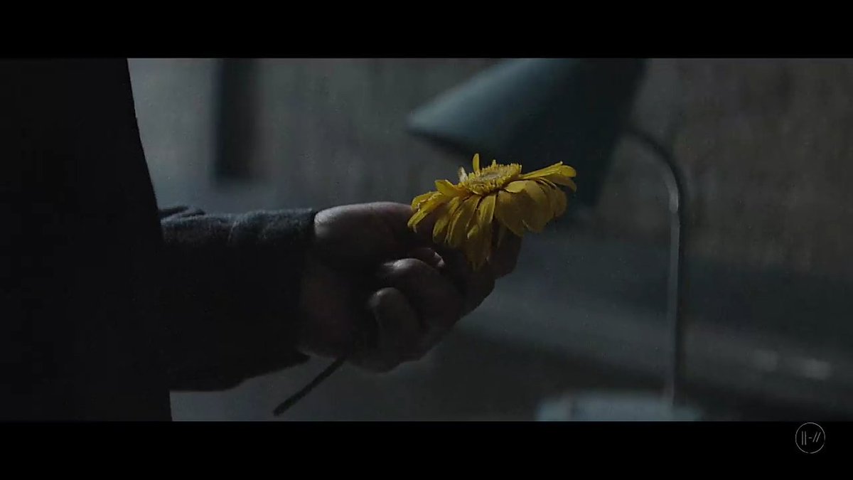Shadow_moon1406's tweet photo. Обожаю клипы пилотов, что ни кадр, то эстетика
#twentyonepilots #NicoAndTheNiners https://t.co/kgDCQvYvas