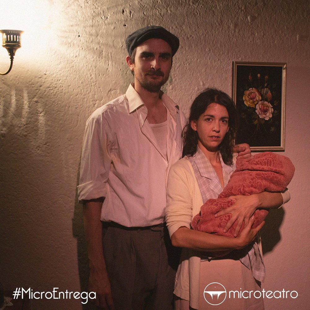microteatro's tweet photo. Amalio y Herminia vienen huyendo. Consuelo les ha abierto la puerta, es peligroso que la muchacha y el rojo vaguen por la calle a esas horas de la noche y la nena... no para de llorar. #MicroEntrega ¡Última semana! https://t.co/bPkMgFWGF4