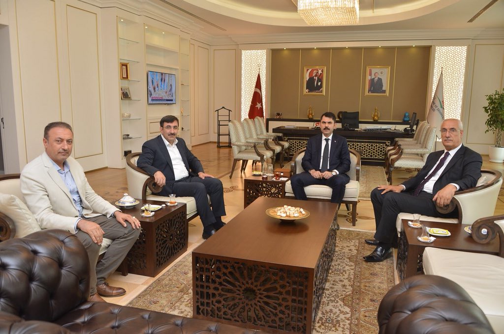 FeyziBerdibek1's tweet photo. Genel Başkan Yardımcımız Sn. @_cevdetyilmaz ve İl Başkanımız 
Sn. @MHanefiGuler ile birlikte Çevre ve Şehircilik Bakanımız Sn. Murat Kurum’a hayırlı olsun ziyaretinde bulunduk. https://t.co/JJwQ9B8hIE
