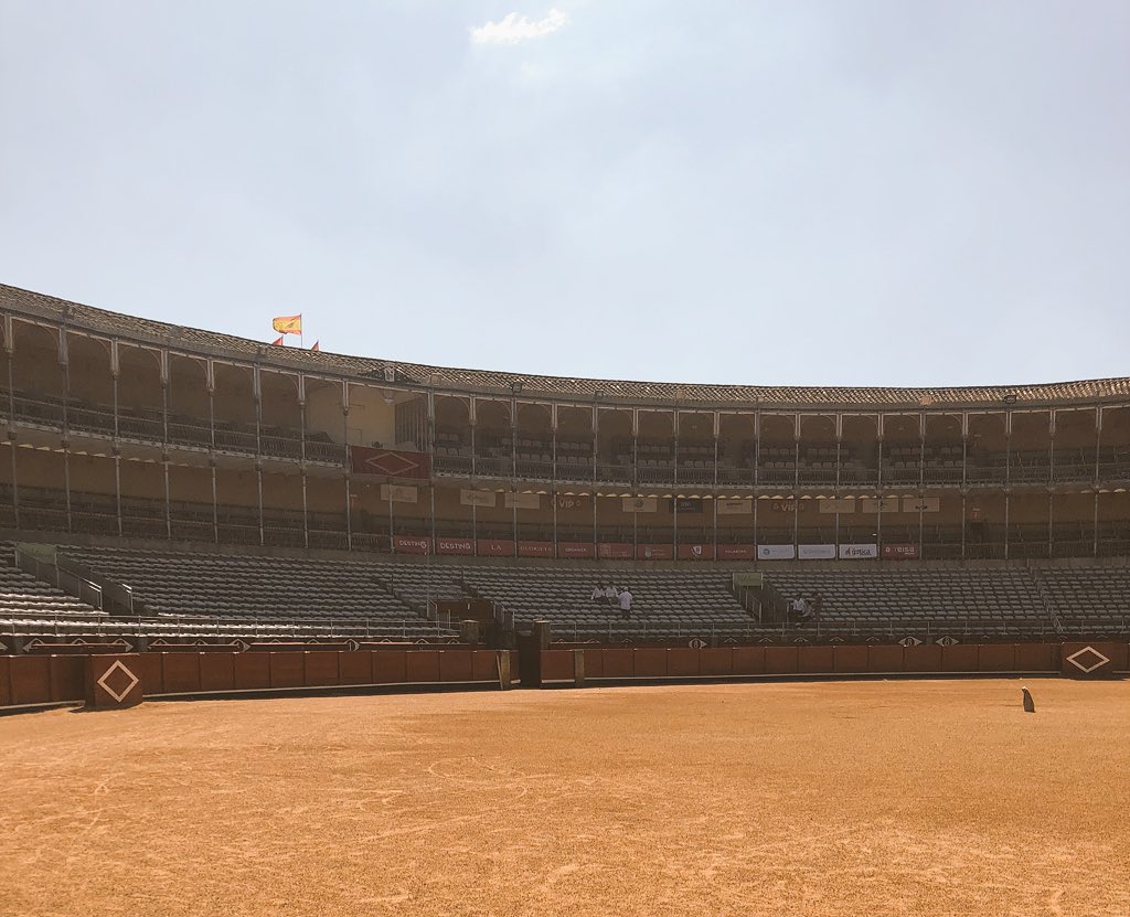 ETAURINAECIJA's tweet photo. 📡 EN DIRECTO 📡

❌ 21:30h conectamos con la presentación de la Feria Taurina de la Virgen de la Vega.

❌ 22:00h cuarta clase práctica de #DestinoLaGlorieta con González-Écija, Miguel Aguilar, Jaime Molina y Fabio Jiménez.

A través de la página de facebook de La 8 Salamanca https://t.co/rmm9z10sM6