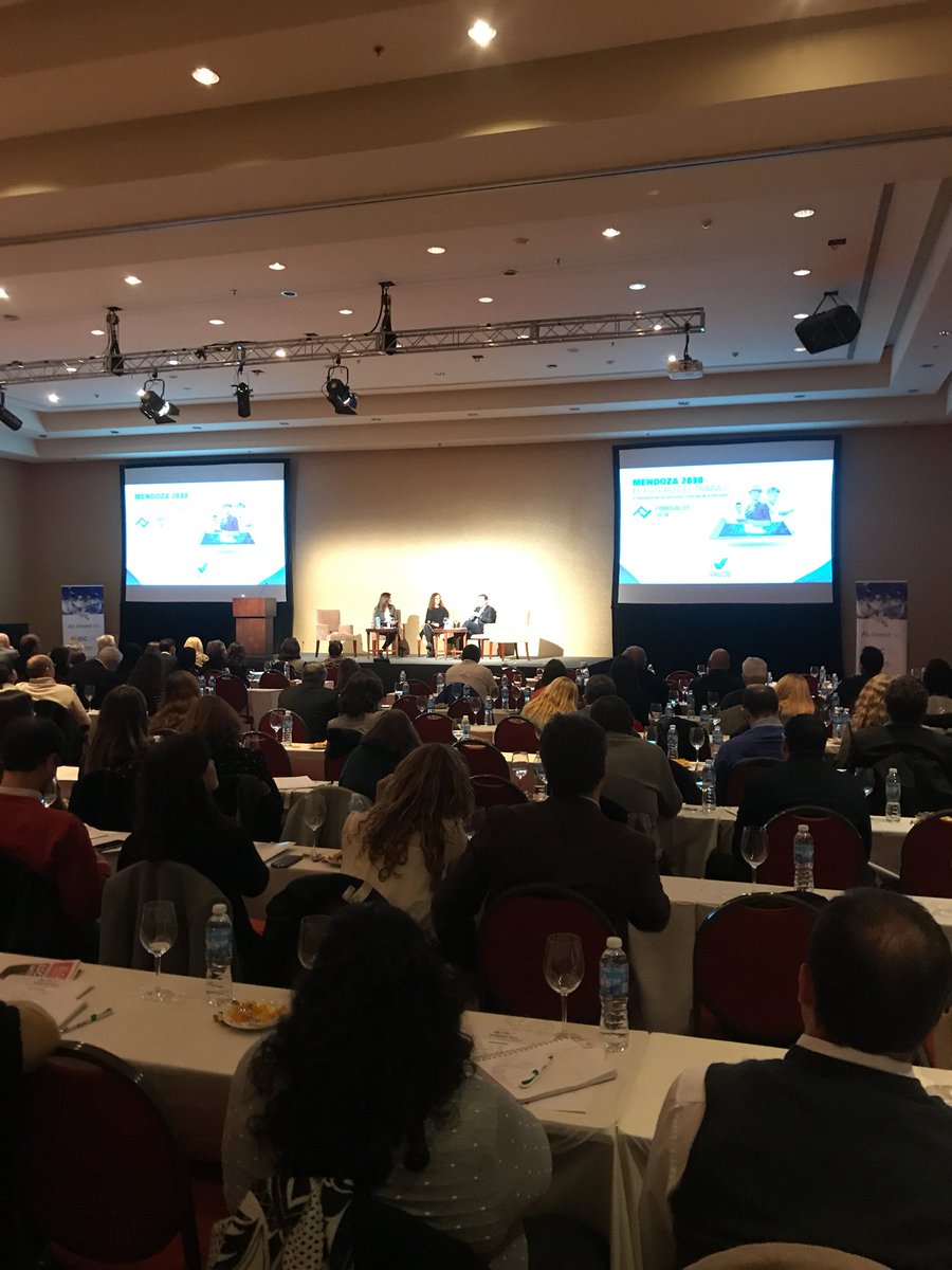 MendozamasB's tweet photo. Hay 700 empresas adheridas al #pactoglobal en #Argentina

Foto @VALOSRSE1 #Mendoza2018 https://t.co/eQ1IK0rGM9