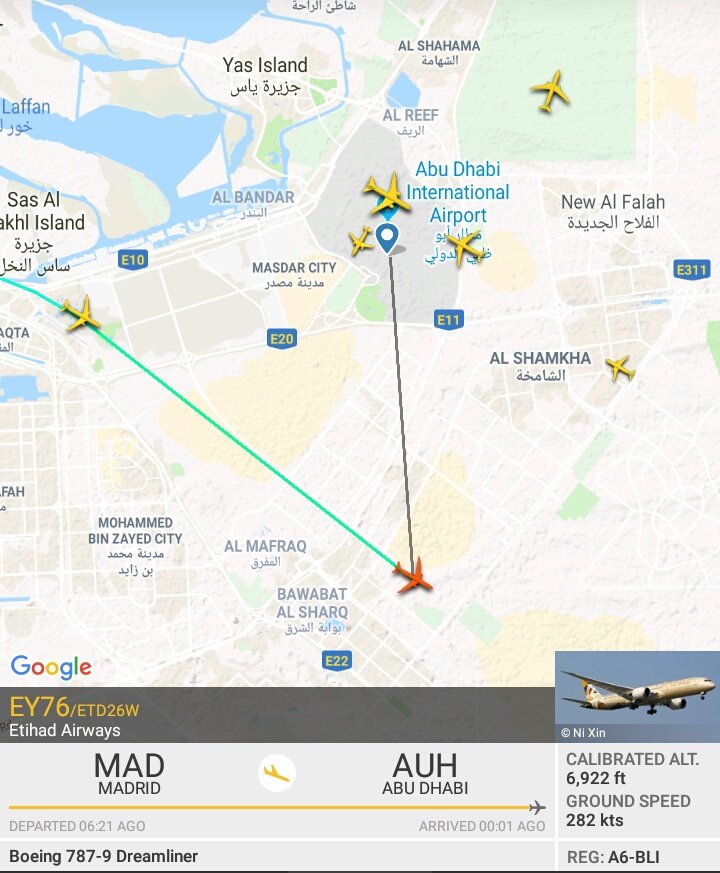 شاهد بالصور : تباطؤ في حركة الطائرات بإتجاه مطار أبو ظبي وتغيير بعض الطائرات لمسارها وتأجيل عدد من الرحلات الأخبار العسكرية