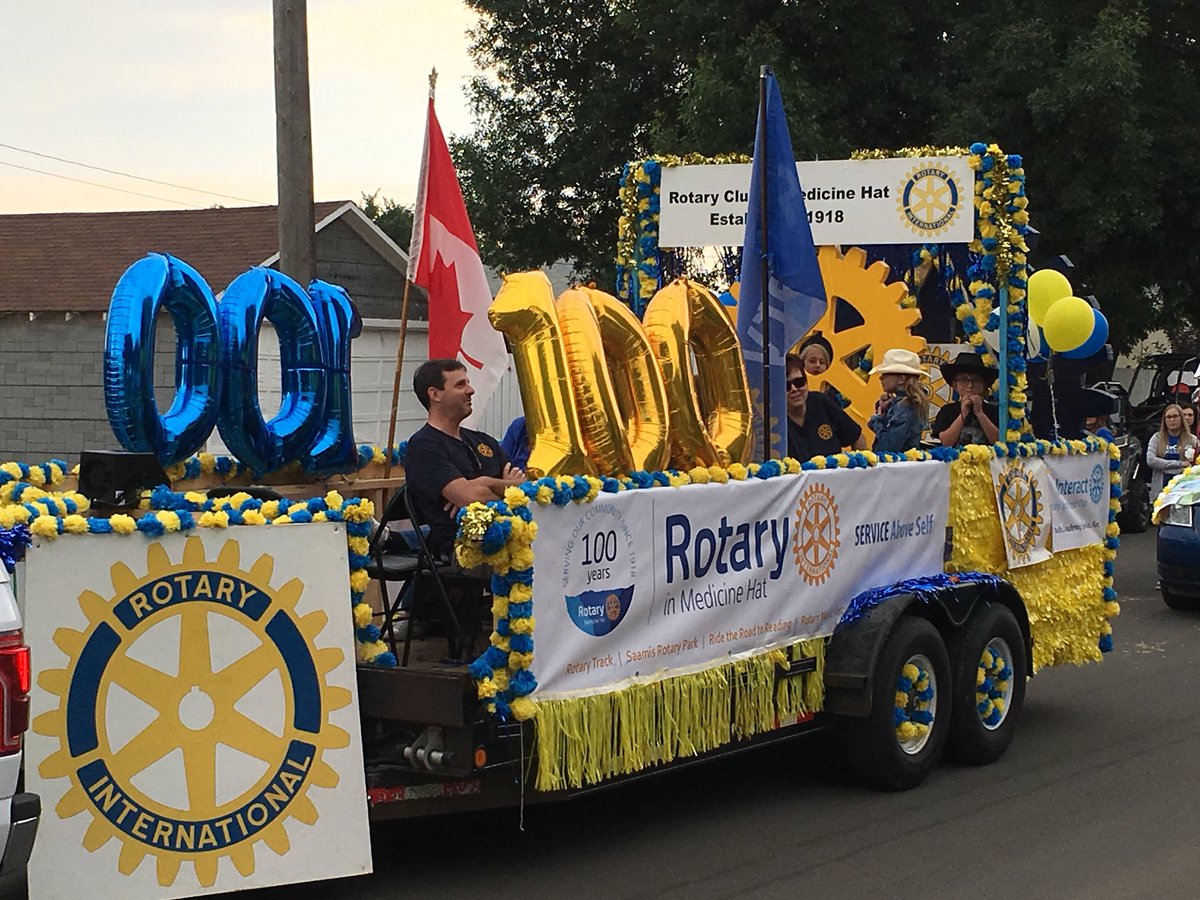 chrisbpe's tweet photo. @hat_rotary parade float, @MHStampede kickoff https://t.co/WYYN3aMTnj