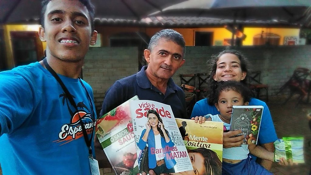 pastorotimar's tweet photo. #esperancaNORONHA
Os Colportores Matheus Yuri e Heloísa Victória estão #engajados no lindo projeto #esperancaNORONHA! O alvo é alcançar #DUASbolsas! Ele quer fazer teologia e ela direito!
@prmoisesmsilva @AMMarroni @Tercio100 @adilsonrdmorais @Pr_JasonRosa @JSoloneto https://t.co/lZyrtmwoVt
