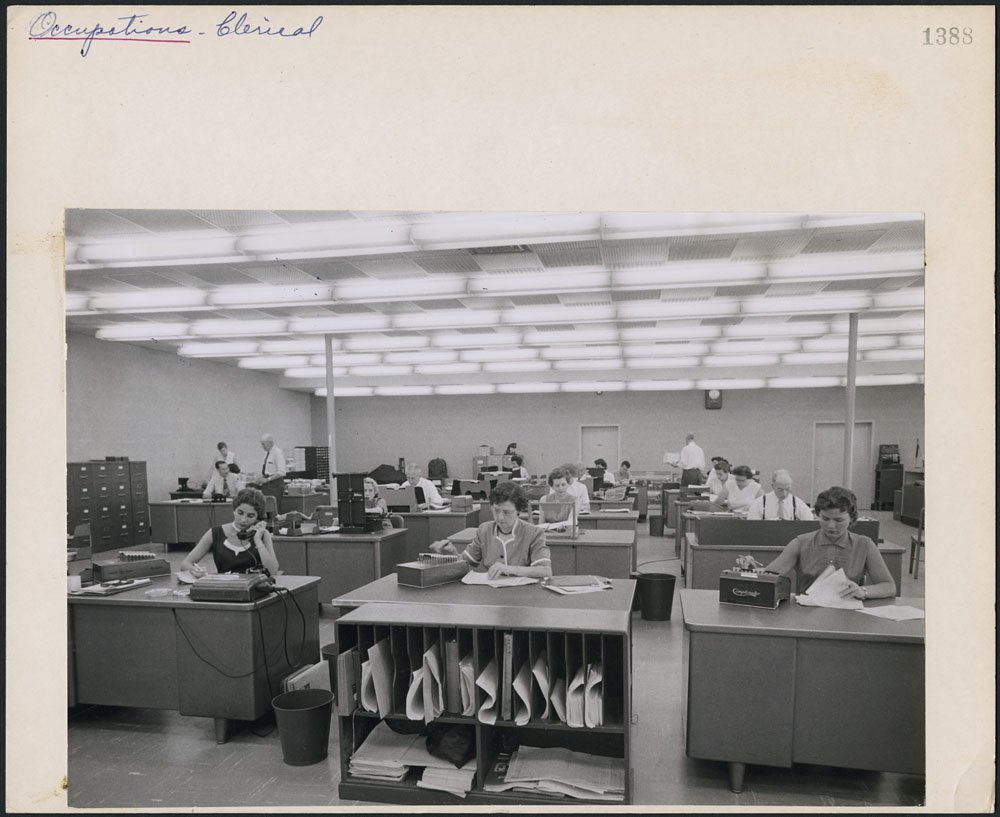 PSCofCanada's tweet photo. #TBT 🎵Let’s get clerical, clerical! I wanna get clerical! 🎵 @CitImmCanada offices sure have changed since the 1960s! #PSC110 https://t.co/kwBfeIhwGP