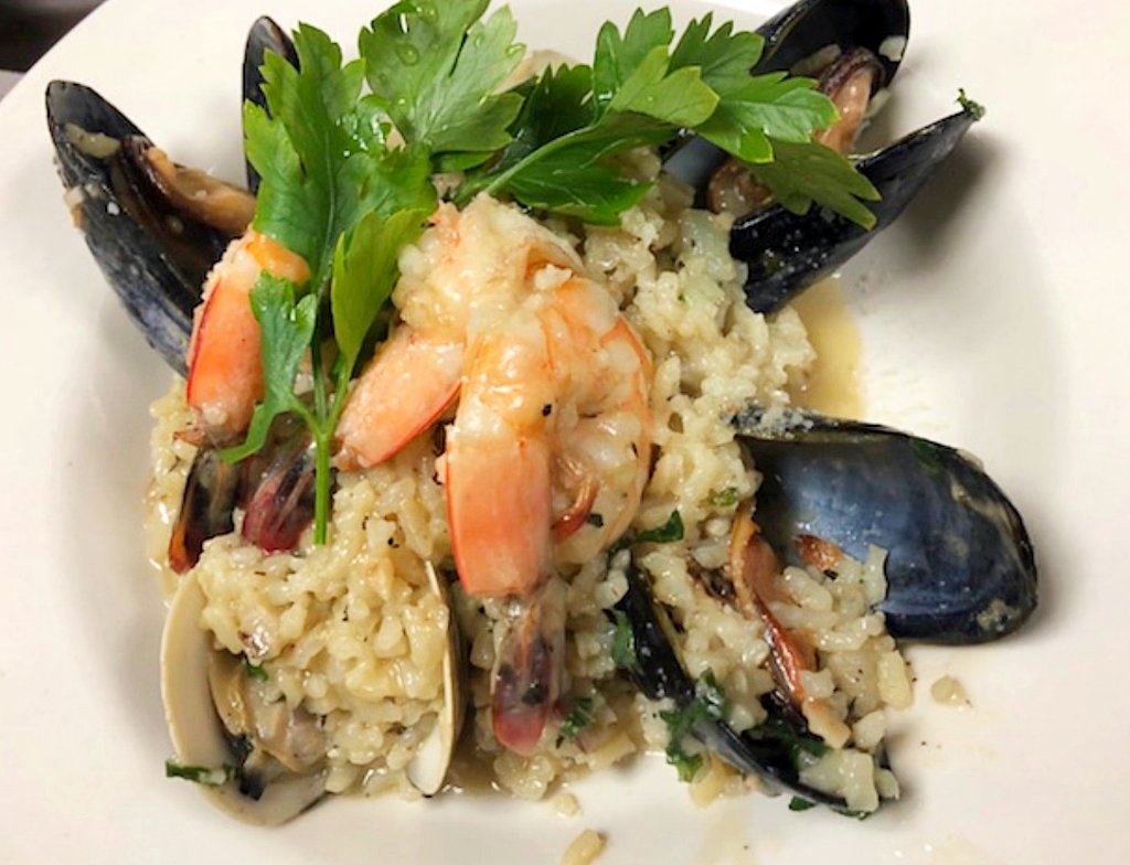 anassanyc's tweet photo. the #seafood #diet suits us just fine 🦐🦐🦐

@NYCRW 

#shrimp #nyc #mussels #losbter #nom #anassa #anassataverna #restaurantweeknyc #nyrestaurantweek #nycrestaurantweek #restaurantweek #nomnom #foodie #foodporn #foodgasm #forkyeah #f52grams #eeeeeats #feedfeed #ues #love https://t.co/cYgkAndzd4