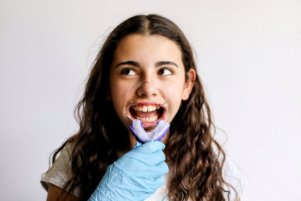 thesupermomlife's tweet photo. Why My Teenager Can't Stop Smiling, thanks to @smiledirectclub https://t.co/HY0EmQYlpy #smiledirectjourney #smiledirectclub https://t.co/Eq3ad8pN0x