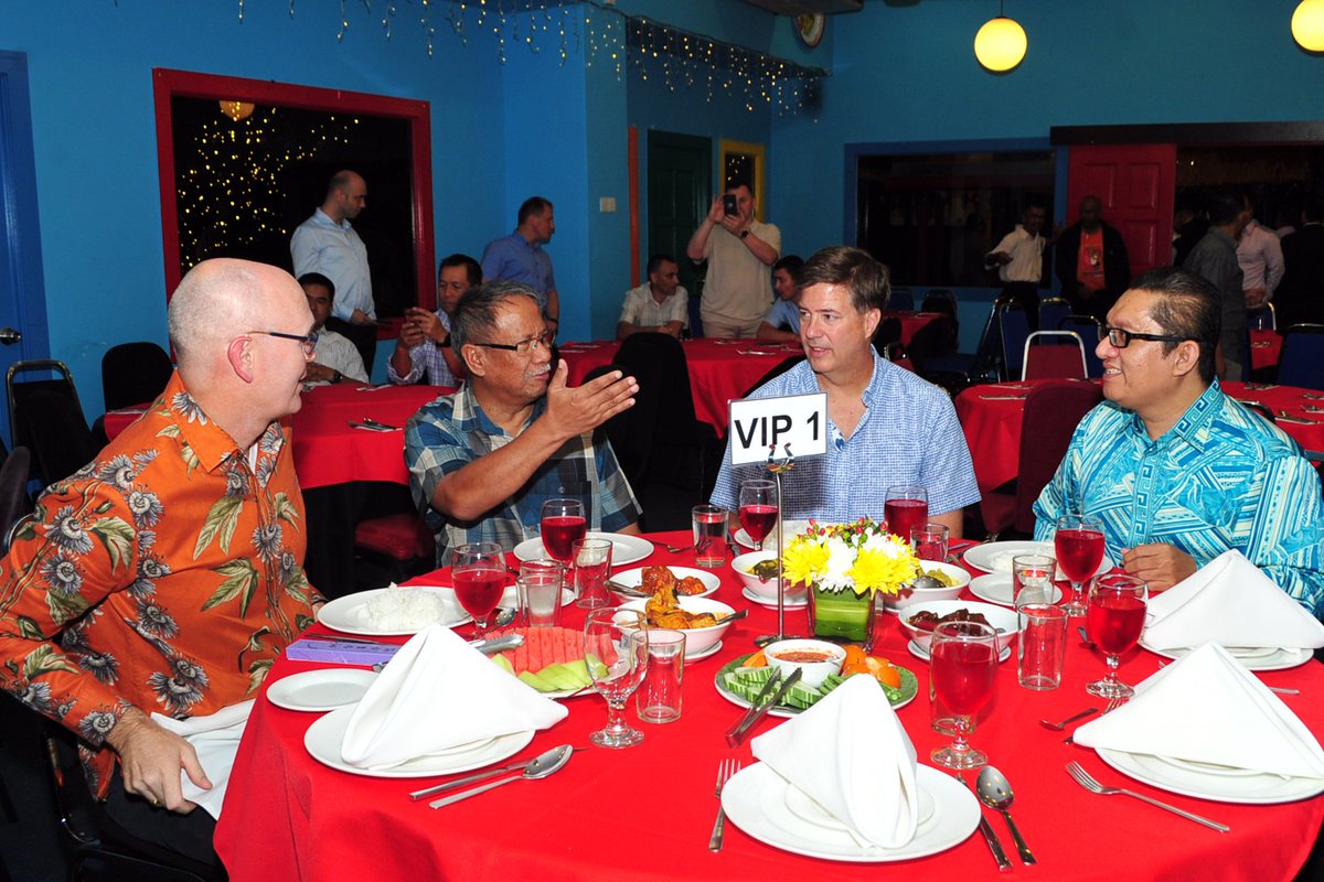 myjointforce's tweet image. Peserta TTX ADMM-Plus EWG on HADR 2018 menikmati hidangan Malaysia di Restoran Rebung @datochefismail 
#DefenceDiplomacy
#Interoperability 
#teamingforsuccess
#ADMMPlusEWGonHADR
@MINDEFMalaysia @MarkasATM