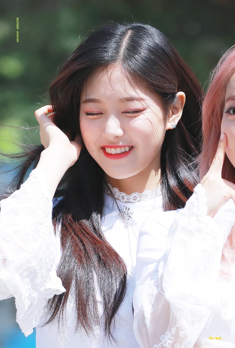 hyunjinsus's tweet photo. this ain’t no regular visual, this is a high class visual.. bitch this is a vïsuále https://t.co/SLbxNIGFjr