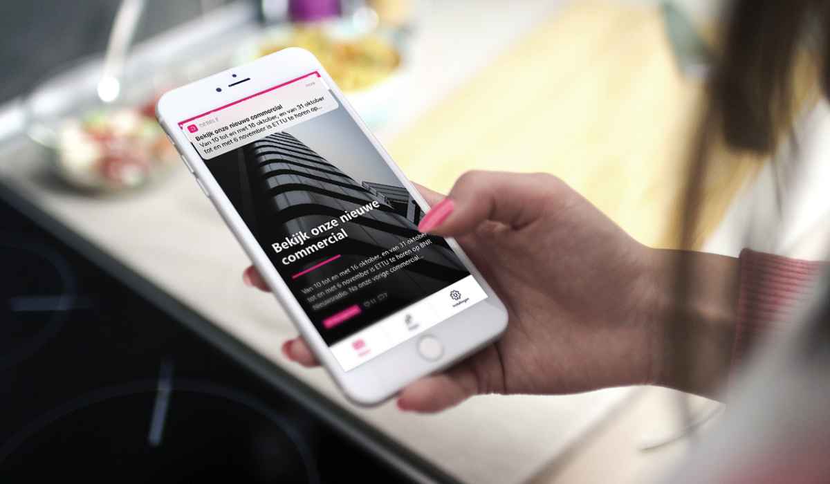 We launched a new mobile intranet app! Curious? Watch the video here > hubs.ly/H0d8w6K0