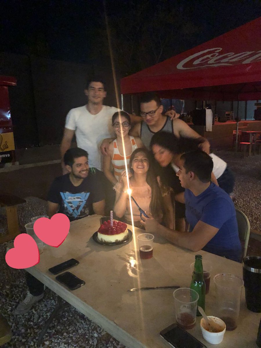 abigailzapata26's tweet photo. Yo creo que no se imaginan lo bien que me hacen sentir en estos momentos, juro que que me siento super felíz y afortunada de tener personas así en mi vida 🤩😍 #familiaConChabelo https://t.co/uNXLuREydr