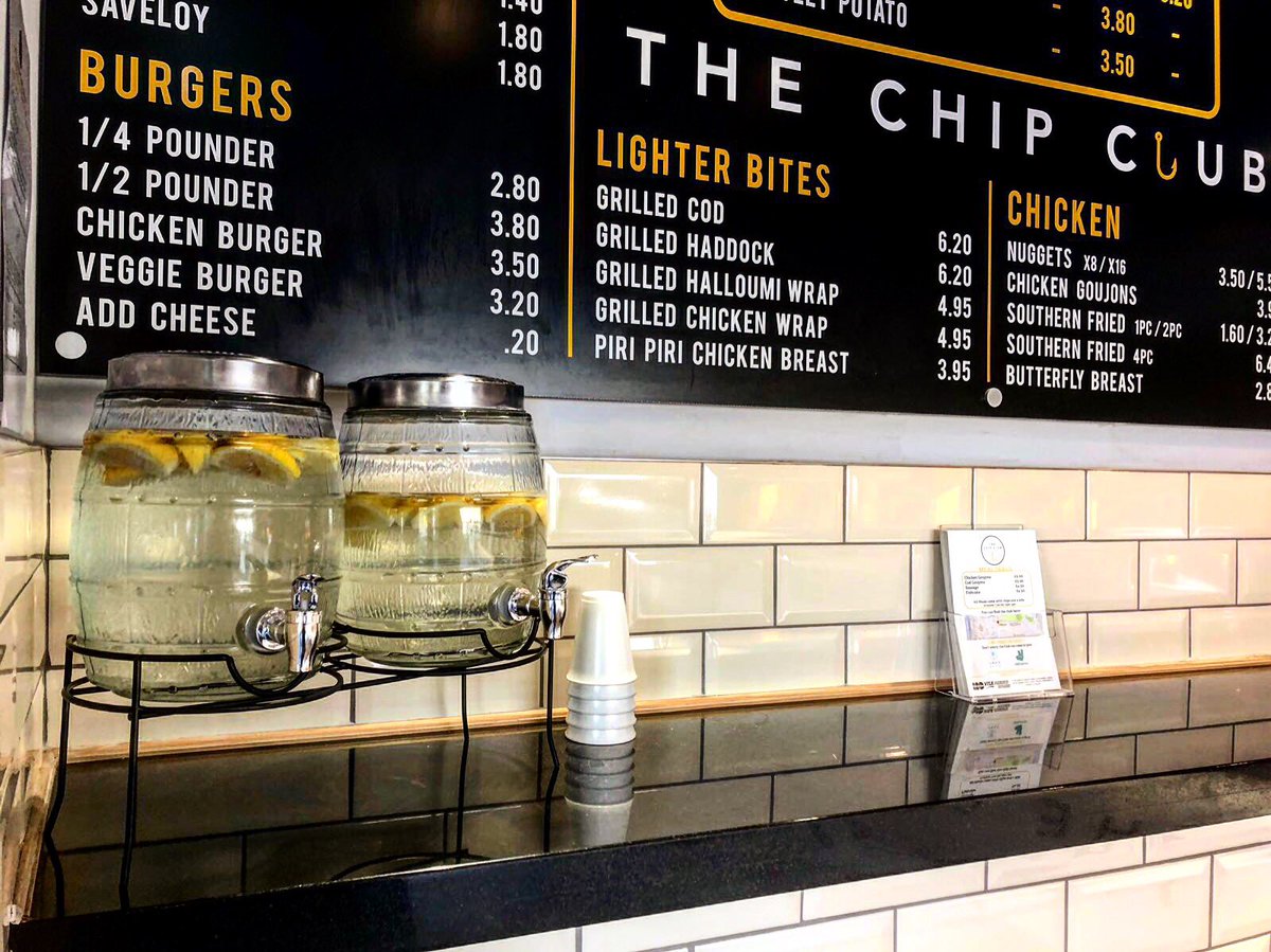 TheChipClubKT1's tweet photo. FATD: The water we need depends on our size, activity, stress, temperature and diet. A basic rule is to take your body weight in lbs &amp; divide by 2. This is the oz of water that you should be drinking each day 💧#TheChipClub #London #Summer2018 #water #drinking  #thirstythursday https://t.co/hUYD0uJJua