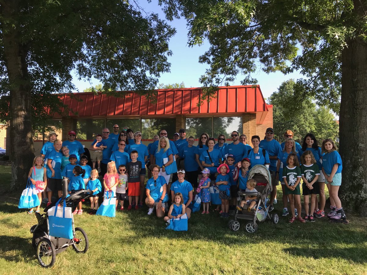 MichelleGrubbRN's tweet photo. Thank you to all of the @StrongsvilleFHCandASC caregivers and their families for participating in the Strongsville Homecoming Parade. #itwashot https://t.co/HTU0Tx3skG