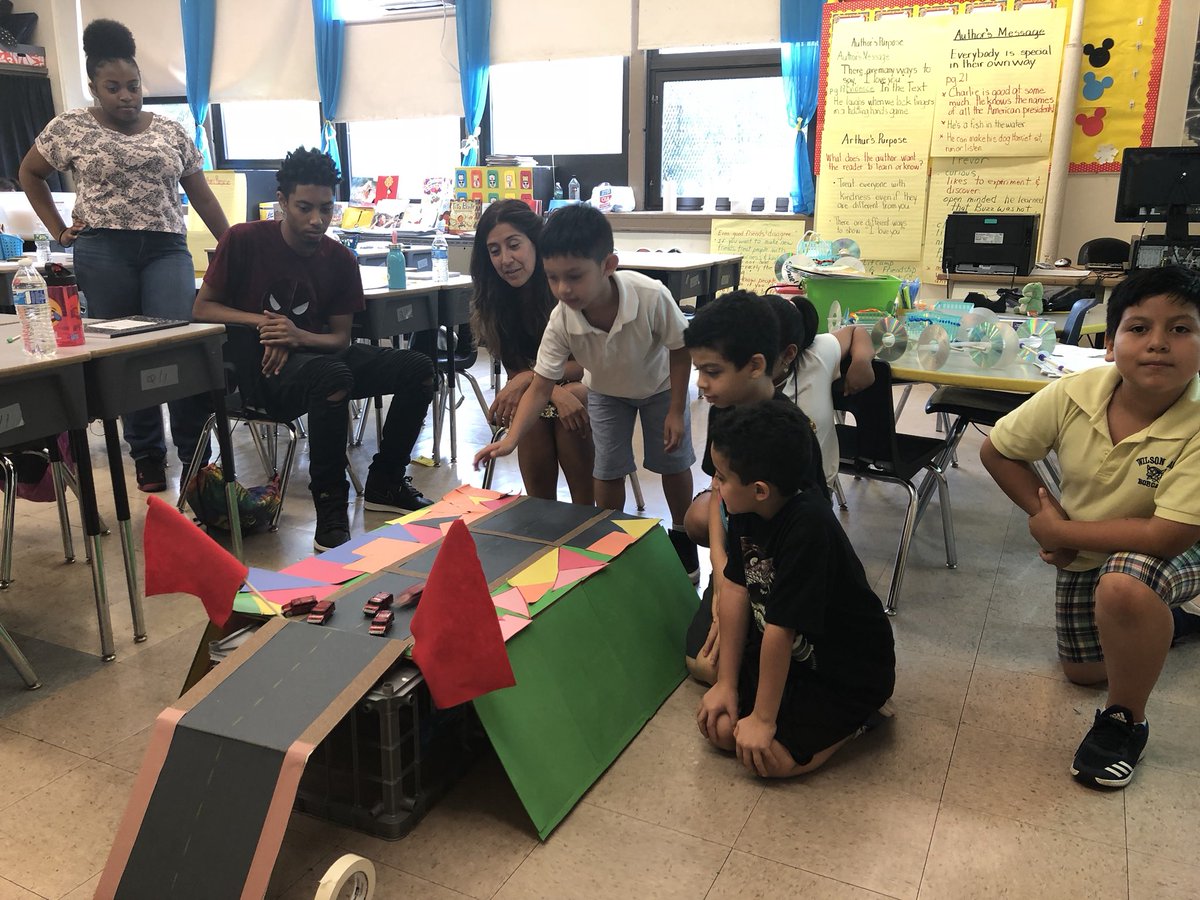 venegas_tatiana's tweet photo. @2018Hawkins #engineersinthemaking#racecars           @NewarkBilingual #EnglishPlusSummerschool#3rd&amp;4th  graders https://t.co/5gNnJI1Evd