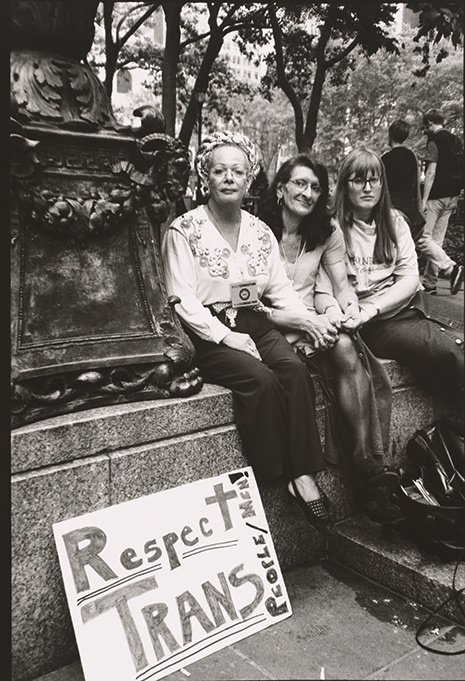 art_queer's tweet photo. This photo of Sylvia Rivera was the first portrait of an openly trans American to be hung in the Smithsonian

Photo of transgener activist Sylvia Rivera (between with Christina Hayworth and Julia Murray), taken before NYC Pride
Luis Carle, 2000
#queerart https://t.co/hNkaTpiVDg