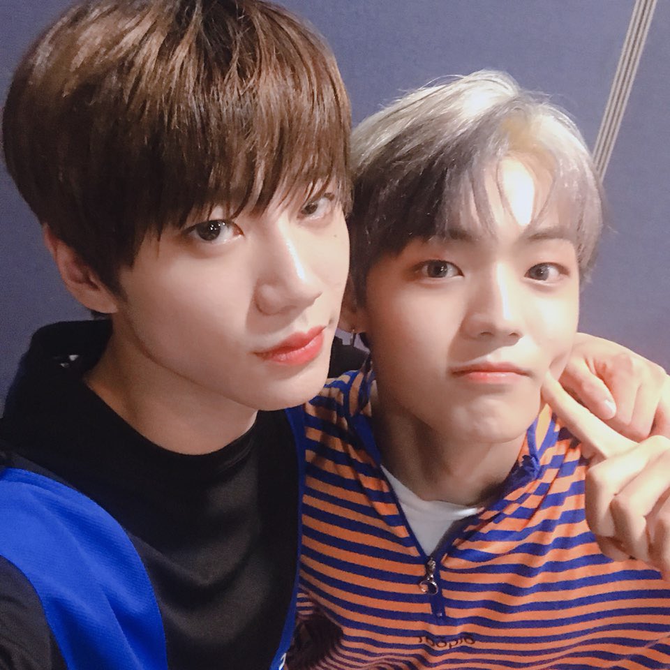 official_UN_B's tweet photo. [#FOR_UNME]

아쉬움에 잠 못드는 유앤미를 위한 🎁
듬직 하지만 알고보면 #막내즈
#쭈닝차닝 입니다

유앤미💕 우리 꿈에서 만나요🌙

#유앤비 #UNB 
#준 #찬 https://t.co/QU0CEYLKLp