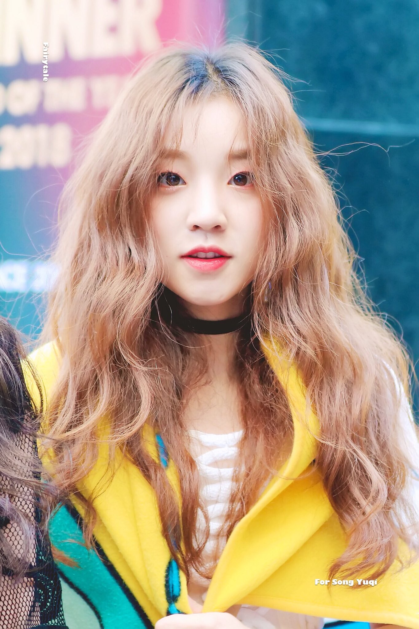 yuqi pics ♡ on Twitter: "💛 https://t.co/HmUGoyRQnh" / Twitter