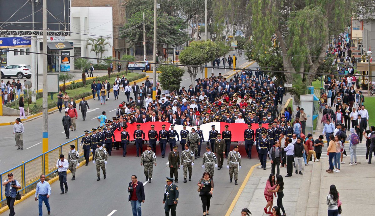 munichiclayo's tweet photo. Con fervor patriótico, #Chiclayo vive #FiestasPatrias 
Autoridades regionales, provinciales y distritales participaron de las actividades conmemorativas por el 197° Aniversario de la República del #Perú https://t.co/LKhDpfPfB5