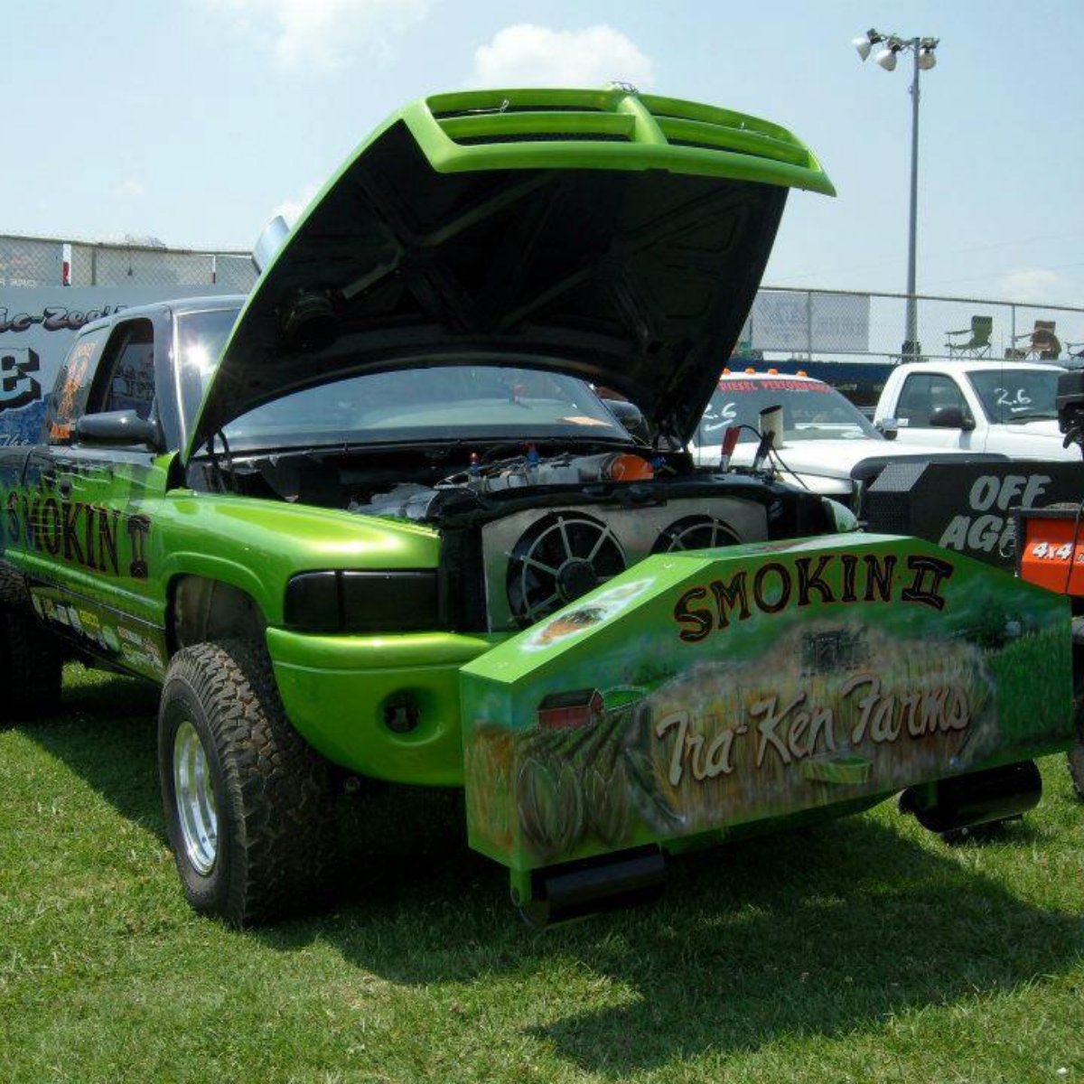 HaisleyMachine's tweet photo. It's hard not to be green with envy for this truck. https://t.co/UcyDXHeNtl