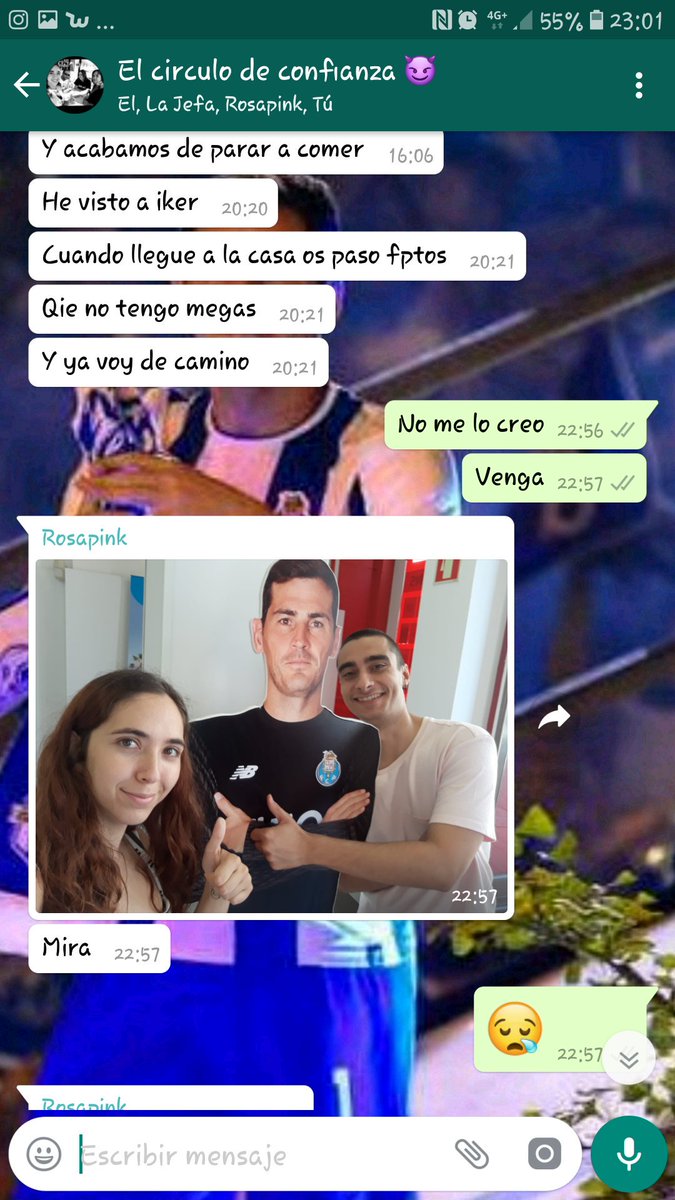 chicavikinga's tweet photo. Me llama, le pregunto si es verdad, me dice que si, le pregunto si le ha pedido que le firme algo para mi y me dice que me va a pasar una foto.... llorando estoy la verdad... #yotambienquieroiraoporto #siempreconcasillas  
@IkerCasillas https://t.co/xBwAJ6Uhg5