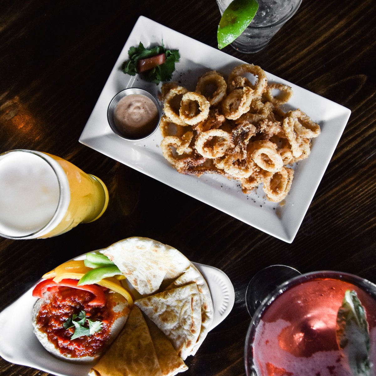 standardhtx's tweet photo. So many good things to eat and drink during happy hour! ( Mon-Fri 4 to 7pm )
-
#WashingtonAve #HTown #Houston #hTownHappyHour #HoustonLife #Foodie #FoodPorn #NomNomNom #FeedFeed #FriedCalamari #HappyHour #MemorialDay #ThreeDayWeekend https://t.co/ByH2wLrVU3