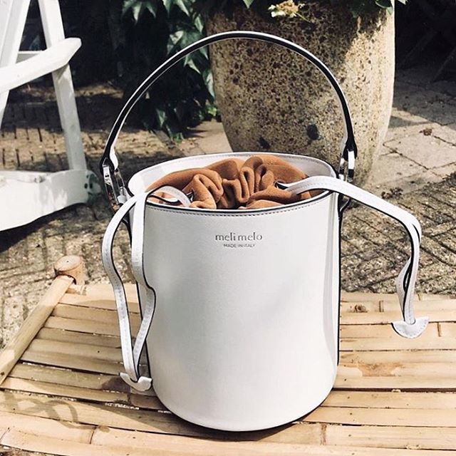 A favourite style, reinvented. Slow fashion takes a new ground. Make a comeback with white staples, brace yourself for a fashionable trip down memory lane 💫 ✨ ift.tt/2JX2wCh