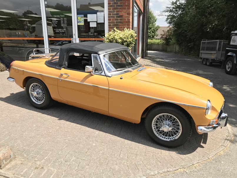 AutoCherish's tweet image. Buy and Cherish this 1971 MGB ROADSTER Equipped with Overdrive, Heater, Foldway hood, Tonneau cover, Stainless steel boot rack, Wire wheels, Chrome eared spinners, Original UK RHD example, Originally supplied by Mann Edgerton Ltd of Pe... autocherish.com/homes/advert_d… via @autocherish