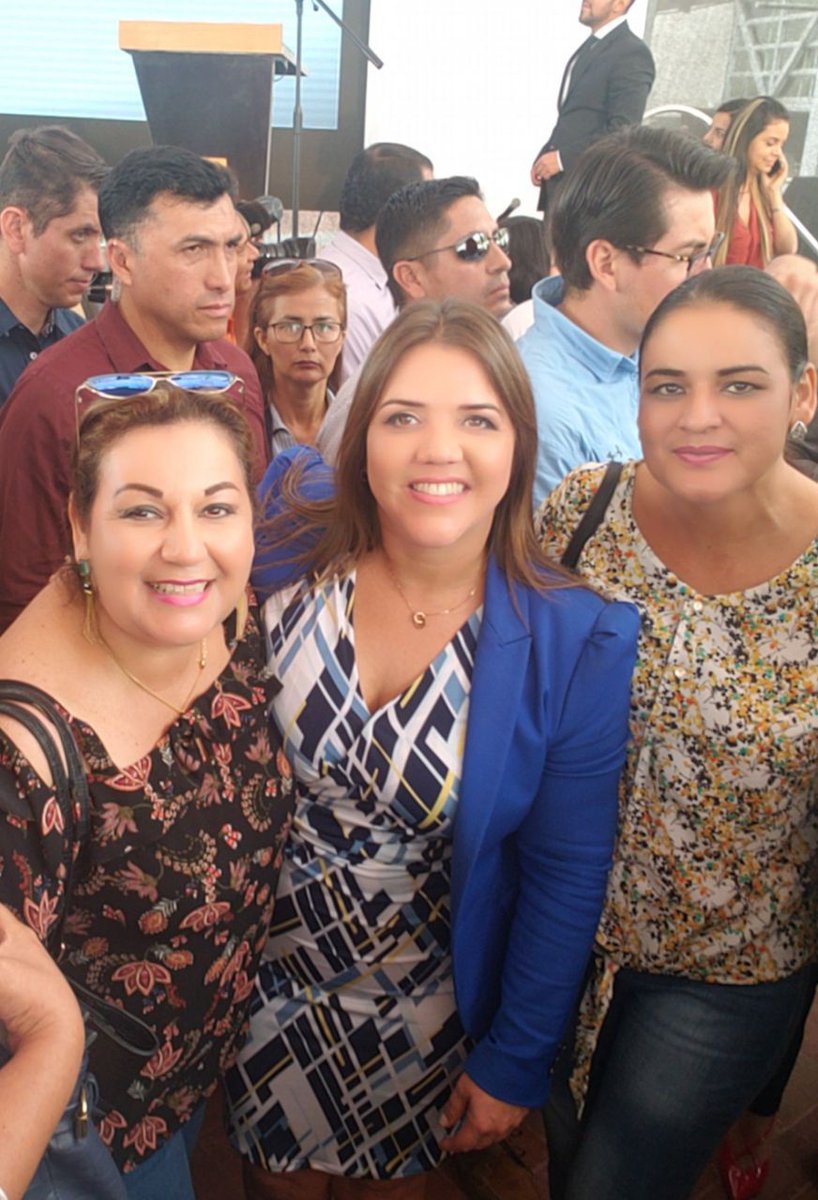 ViveVinces's tweet photo. Hoy acudimos a la firma de financiamiento por parte del  Gobierno Nacional con el @BancoPacificoEC,  que permitirá la entrega de créditos a miles de emprendedores cumpliendo con la Generación de Empleos. 
#MayiEsTuVoz @marialevicuna @AspiCarmen https://t.co/zTBtH5fJIy