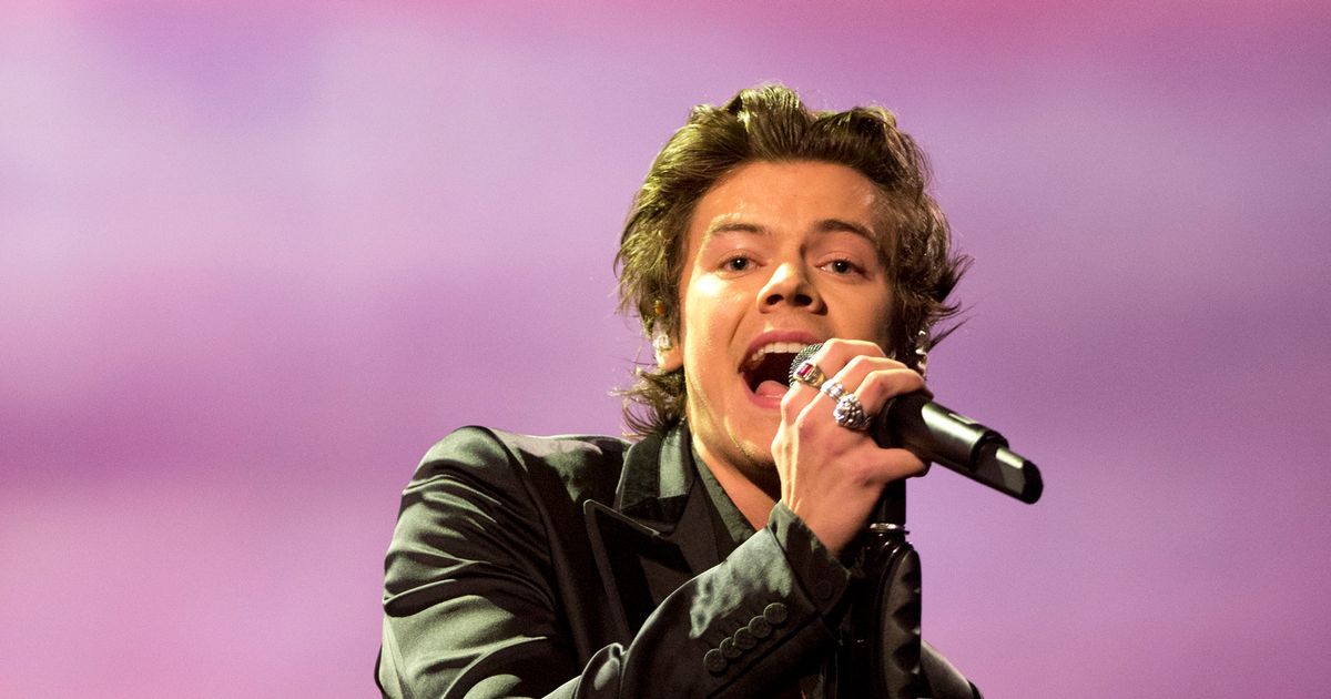_smeellycat's tweet photo. New album:
"OHI VITA, OHI VITA MIA, HOI CORE E CHISTU CORE, SI STAT O'PRIMME AMMOR E O'PRIMME E L'ULTEME SARAI PÈ ME"
@Harry_Styles #HarryDeservesBetter
#HarryStylesModena #HarryTheItaliano
#TeenChoice #ChoiceFandom #Directioners @onedirection https://t.co/jlgXuPaC3y