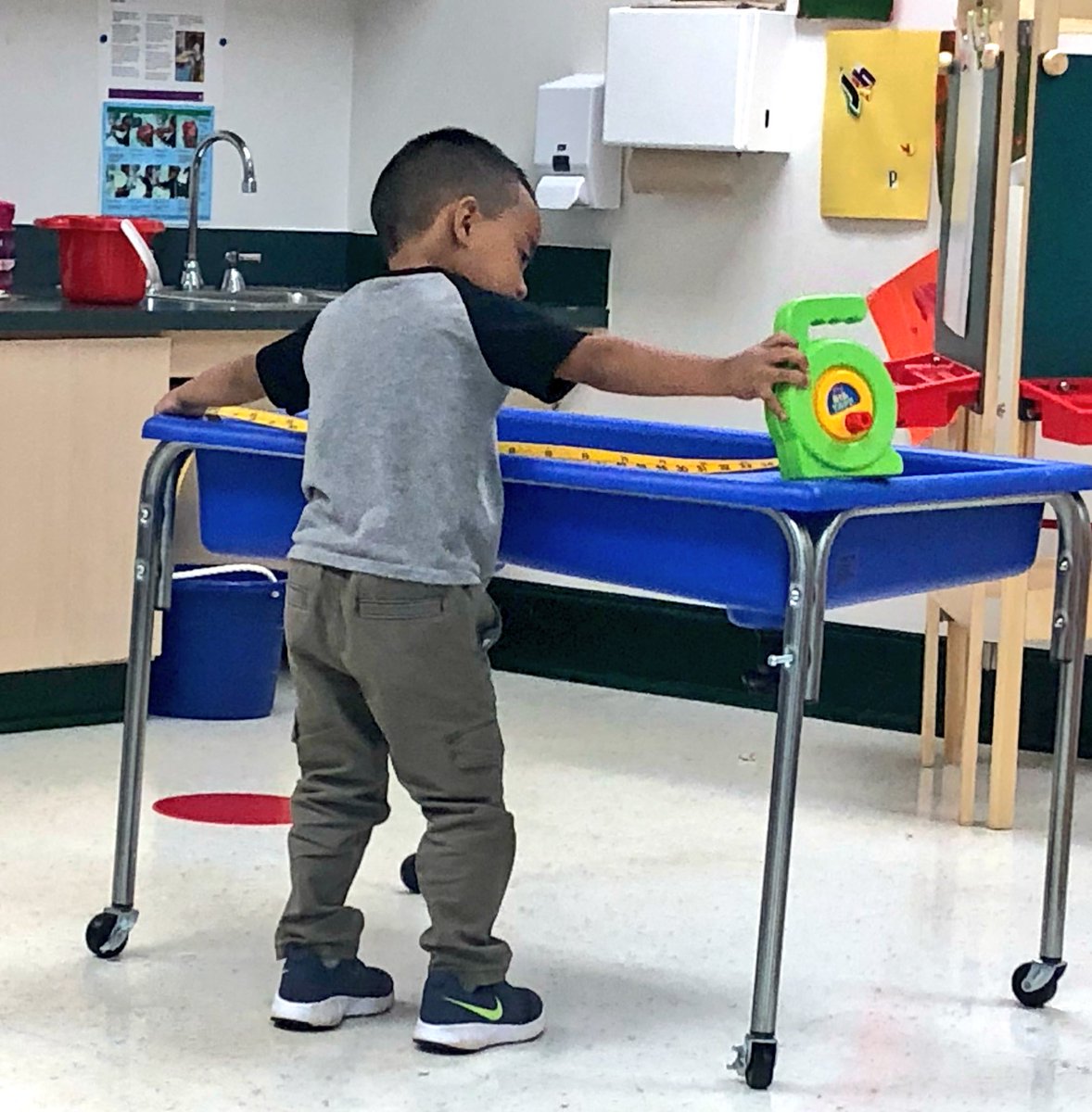 HeyItsPreK's tweet photo. When your friend sees you learning something cool and wants to try it too! #preK #Kindergarten #pathway2k #p2k #wsfcs #wsfcsearlylearning https://t.co/ahheJclmSo