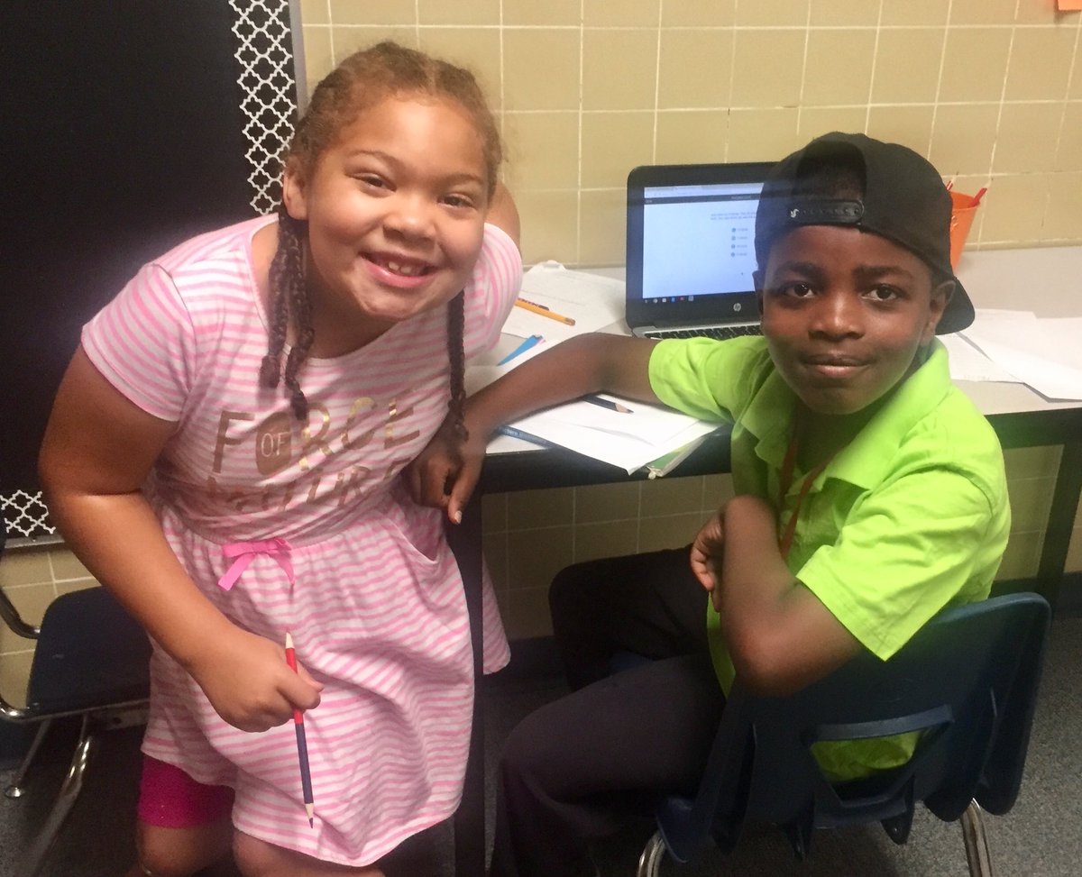 mollyfuentealba's tweet photo. Making School look fun! Happy Student 🌞 Happy Teacher #MrsIdolRocks #FutureTeacherInTheMaking #BSDPride #SummerSchool2018 https://t.co/wJfkcKBo6y
