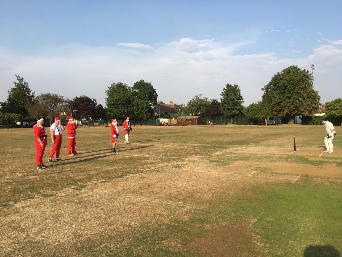 BinnszyDirk's tweet photo. Not often u see a set of Santa’s on a cricket pitch #happyhookers https://t.co/px1RWQIUPL