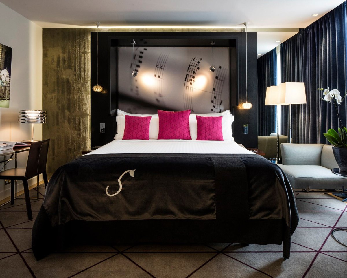 With a set up like this, who would ever want to leave? #hoteldesers #bsignaturehotels