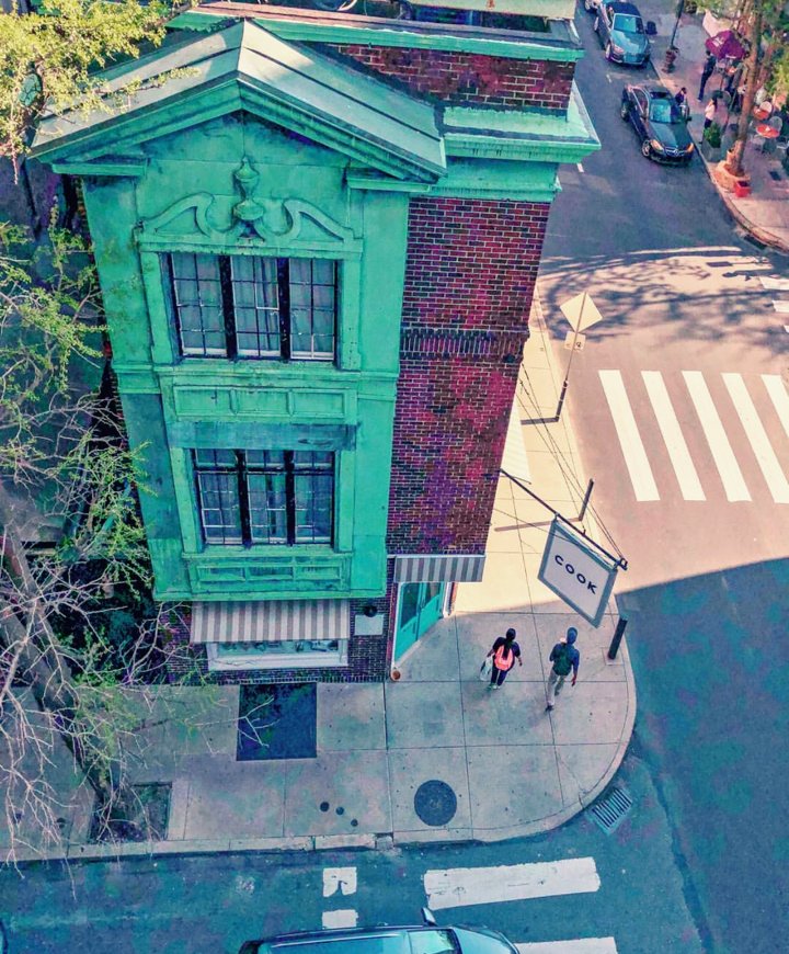 MyPGWCommunity's tweet photo. Beauty comes in all different shapes, sizes, and angles; this photo by @zallie_1977 shows us just how interesting Philly's #BeautifulBlocks can be from a new perspective. #BirdsEyeView #RittenHouse @cookphilly https://t.co/i0PzM6LyWt