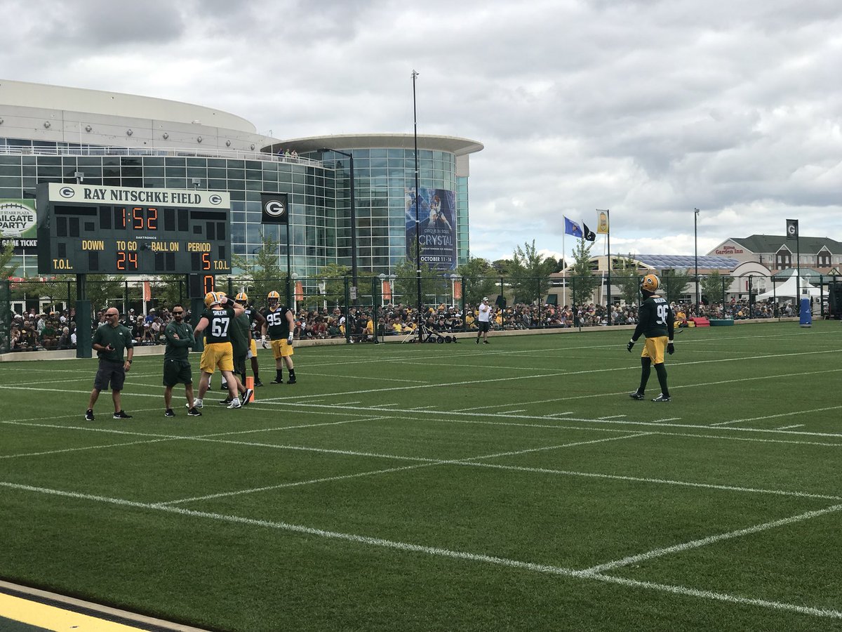 TheMozKnowz's tweet photo. There is not a seat to be had for #Packers fans at day one of #PackersCamp! Fans line up along the fences and are known as “railbirds.” I talked to one family that has been standing since 5am! #PackersNation #Fox11TCR https://t.co/kMqtlpnjo3