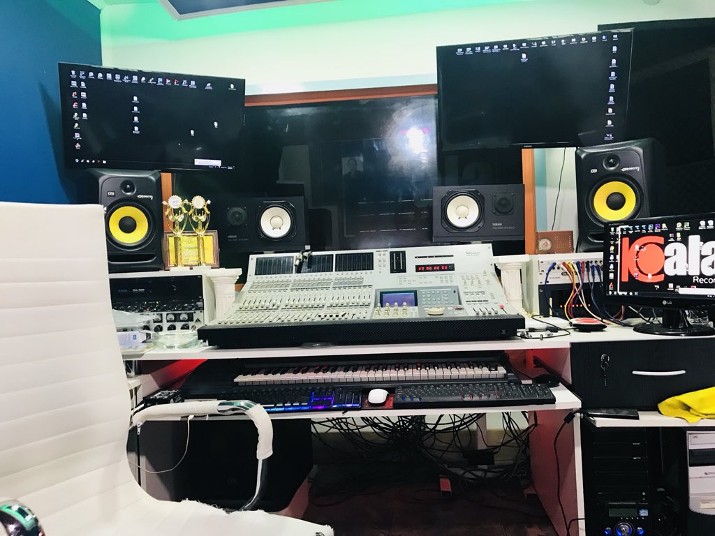 WalterEncinaa's tweet photo. YA EN EL ESTUDIO,SE VIENE LO NUEVO @WalterEncinaa @koalarecords10 🎶🎶🎶GRACIAS A DIOS ❤️ https://t.co/zJ1P2ivYvl
