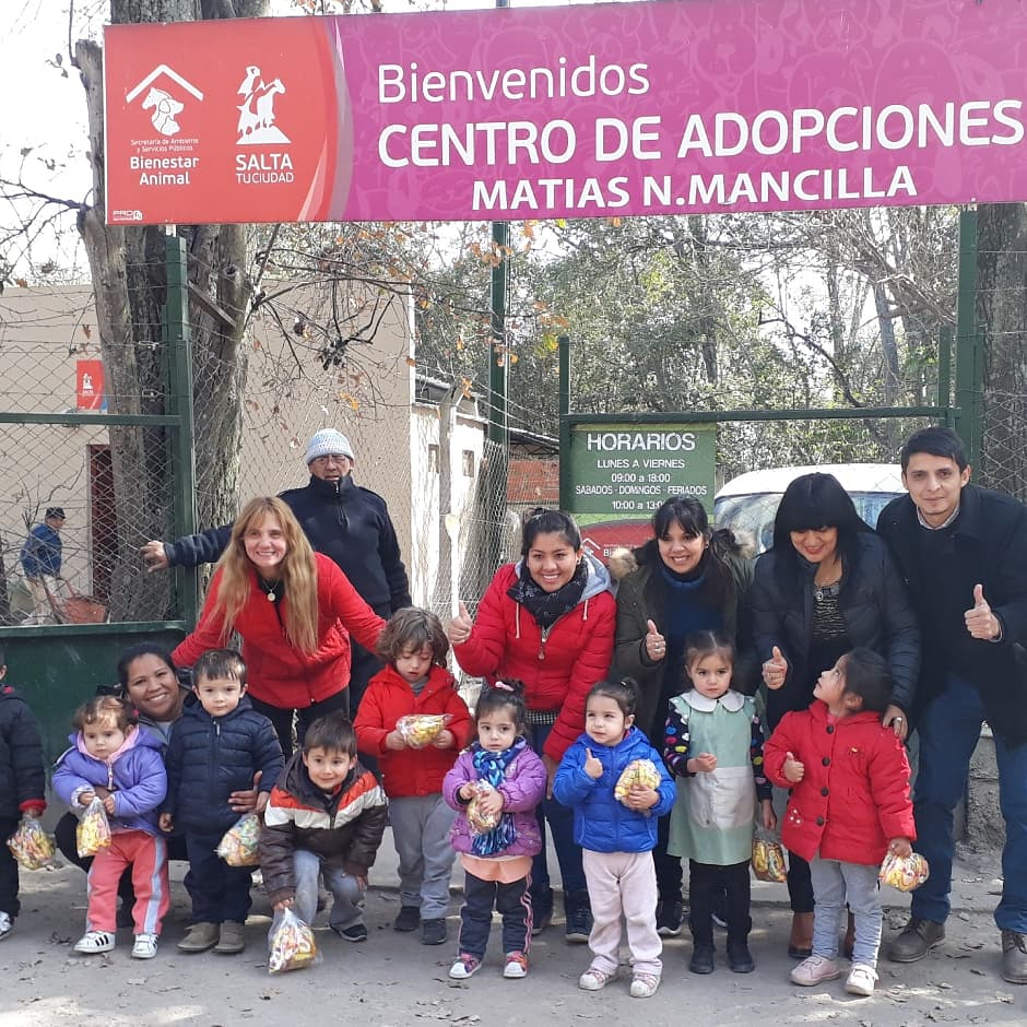 LucasAnimalito's tweet photo. Hermosa visita de niños de 2, 3 y 4 años de Salita maternal Tacita  P.E.P.A (Programa Educativo de Protección a los Animales) Centro de Adopciones @MuniSalta
Muchas gracias x la presencia, colaboración de colectivo y regalitos @CristinaGomezOK
@GustavoSaenzOK
#EducandoElCorazon https://t.co/JCC9dFtAGj